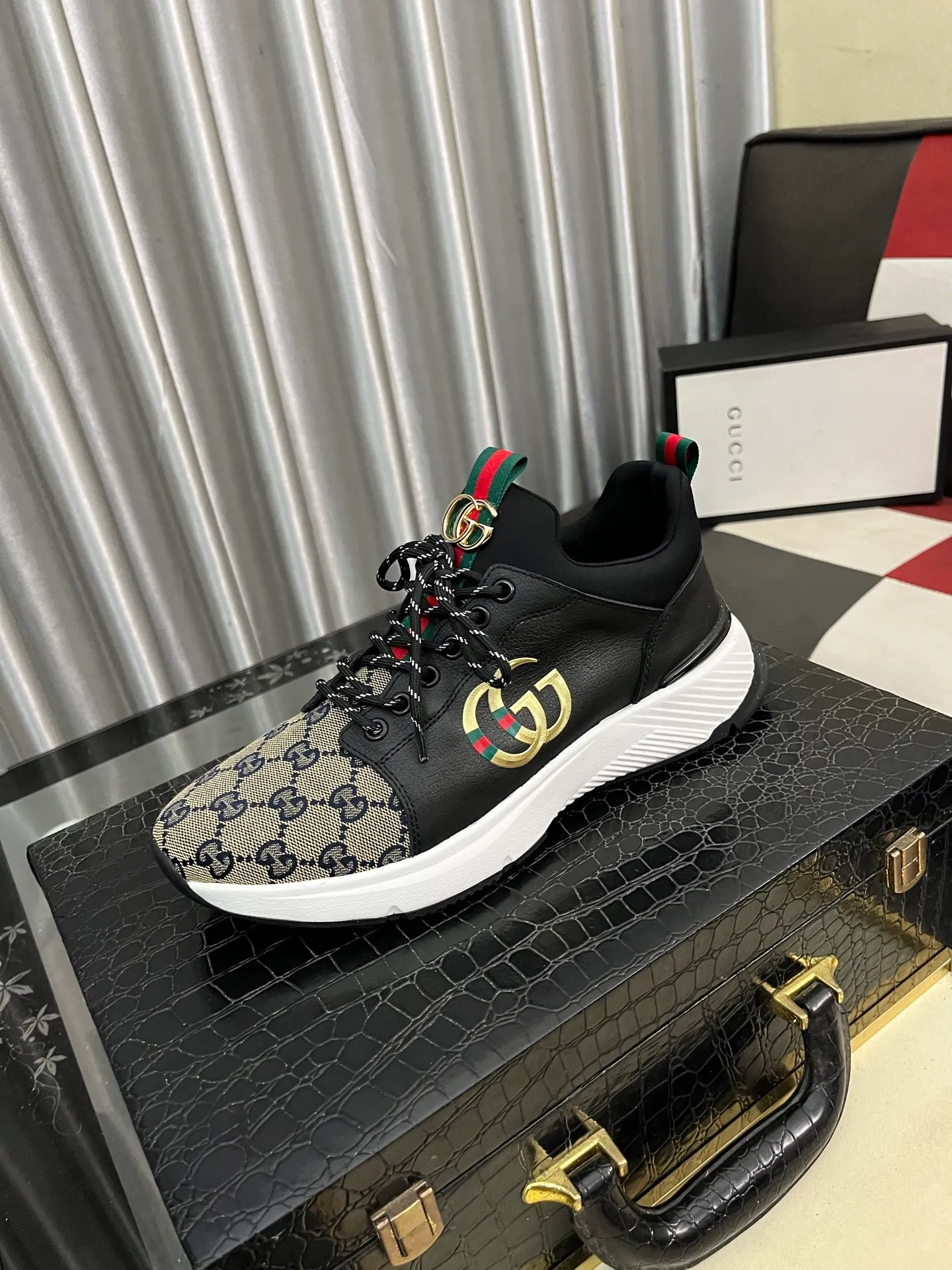 Men's Men's Shoes 💰458 ⌚️⌚️[GUCCI] Gucci men's casual shoes are absolutely popular 🔥The ultimate matching item for trendy men! The charm of super texture is irresistible, the main recommendation, the flower leather color is bright! The upper is made of high-quality brand printed fabric with cowhide, breathable leather lining and wear-resistant rubber sole, noble and elegant! Extremely comfortable🎁🎁You can be as handsome as you want💪 38-445⃣️colors available